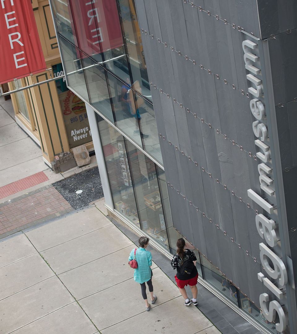 Outside of the sigal museum